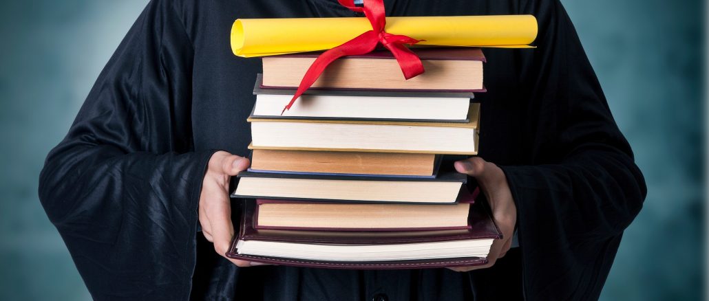 Resume tips for college graduates can help graduates land a great entry-level position.